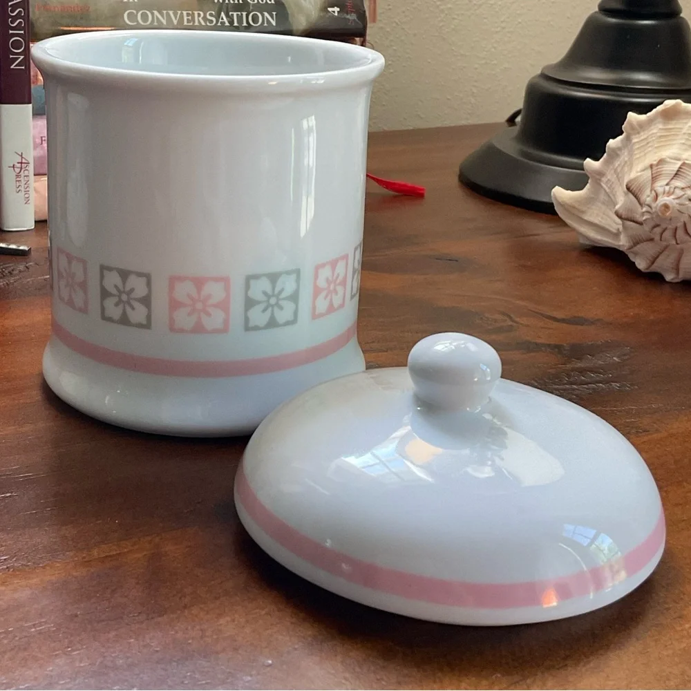 Vintage 1987 Avon Porcelain Apothecary Jar